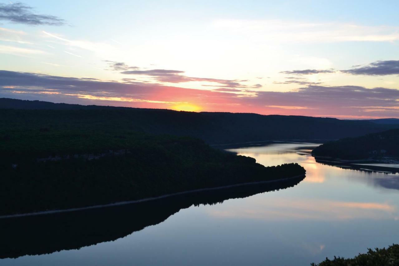 Vvf Jura Lac De Vouglans Maisod 외부 사진